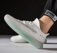 Стильные мужские кроссовки летние с сеткой - изи фото