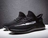 Стильные мужские кроссовки летние с сеткой - изи фото