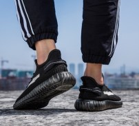 Стильные мужские кроссовки летние с сеткой - изи фото