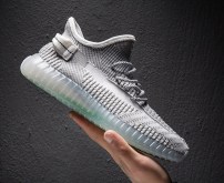 Стильные мужские кроссовки летние с сеткой - изи фото