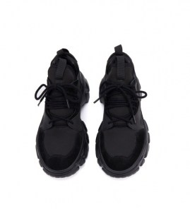 Стильные черные кроссовки женские на грубой подошве фото