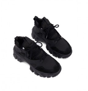 Стильные черные кроссовки женские на грубой подошве фото