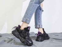 Черные женские массивные кроссовки с пряжкой ремешком фото