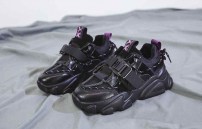 Черные женские массивные кроссовки с пряжкой ремешком фото