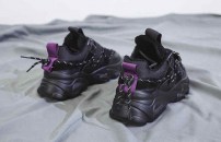 Черные массивные кроссовки с пряжкой фото