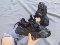 Черные массивные кроссовки с пряжкой фото