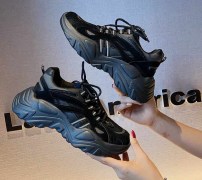 Кроссовки светоотражающие на массивной подошве женские фото