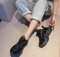 Кроссовки светоотражающие на массивной подошве женские фото