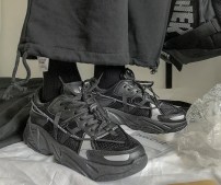 Мужские кроссовки со шнурками массивные и с вставками