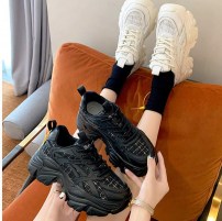 Массивные женские кроссовки с тканевыми вставками фото