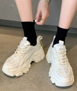Массивные женские кроссовки с тканевыми вставками