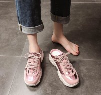 Женские кроссовки с низким задником с лаковыми вставками фото