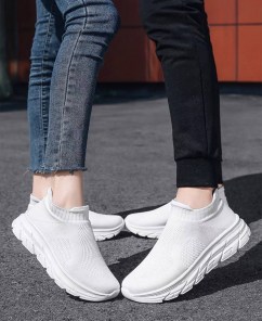 Яркие женские кроссовки носки на необычной подошве фото