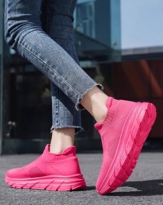 Яркие женские кроссовки носки на необычной подошве фото