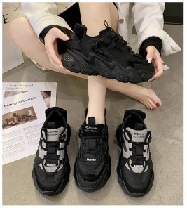 Женские черные масивные кроссовки на грубой подошве фото