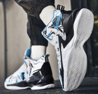  Яркие высокие баскетбольные кроссовки с сеткой и рисунком фото