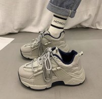 Кроссовки с оригинальной шнуровкой на массивной подошве - женские фото