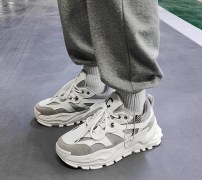 Мужские белые осенние кроссовки с вставками