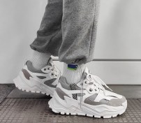 Мужские белые осенние кроссовки с вставками фото