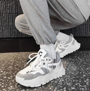 Мужские белые осенние кроссовки с вставками фото