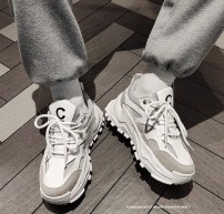 Мужские белые осенние кроссовки с вставками фото