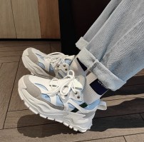 Мужские белые осенние кроссовки с вставками фото