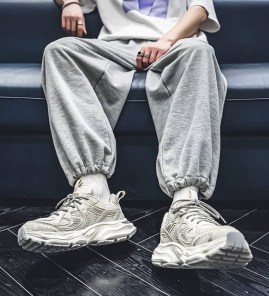 Мужские модные кроссовки дышащие с сеткой и необычной подошвой фото