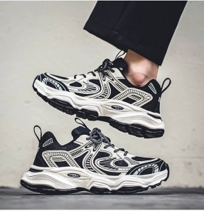 Мужские модные кроссовки дышащие с сеткой и необычной подошвой фото