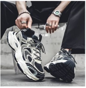 Мужские модные кроссовки дышащие с сеткой и необычной подошвой фото