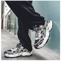 Мужские модные кроссовки дышащие с сеткой и необычной подошвой фото