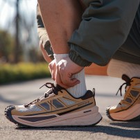 Кроссовки Li-Ning AHTV015 хаки оливковые с бежевой трейловой подошвой фото
