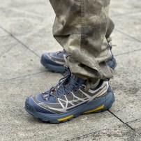 Кроссовки треккинговые Li-Ning CF Su Yijie 2.0 серо-синие с желтой подошвой и треугольным рисунком фото