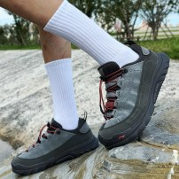 Кроссовки Li-Ning SE Hexloc темно-серые замшевые с красным акцентным шнуром фото