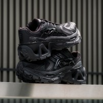 Кроссовки Li-Ning ACE 3.0 Cosmic Black полностью черные с глянцевыми вставками и архитектурной подошвой фото