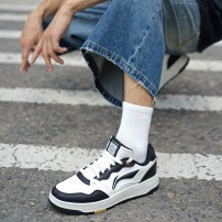 Кроссовки Li-Ning Soft белые кортовые с черным воротником и gum-подошвой фото