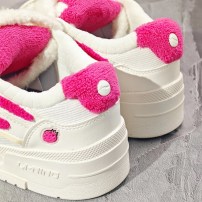 Кеды Li-Ning Zhengcheng V2 белые с ярко-розовыми плюшевыми вставками и значком клубники фото