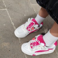 Кеды Li-Ning Zhengcheng V2 белые с ярко-розовыми плюшевыми вставками и значком клубники фото