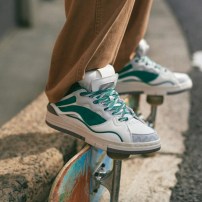 Кеды Li-Ning Golden белые с темно-зелеными замшевыми вставками и атласными зелеными шнурками фото