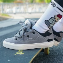 Кеды Ollie Skate Bake серые замшевые с широкими шнурками и прорезями-сердечками фото