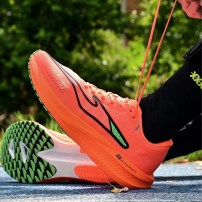 Кроссовки Erke Extreme Wind 2.0 ярко-оранжевые тотал-луук с зеленым акцентом на пятке фото
