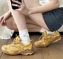 Кроссовки Cat and Sofa Xaeqller горчичные монохромные массивные trail-стиль фото