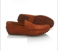 Яркие классические мужские мокасины на шипах фото