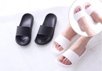 Крутые чисто белые и черные тапочки фото