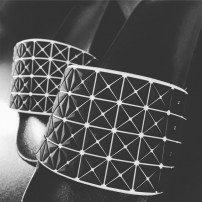 Резиновые тапочки в геометрическом стиле фото