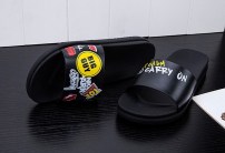 Стильные тапочка с граффити