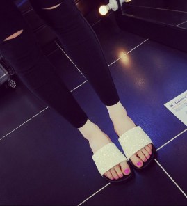 Женские блестящие тапочки фото