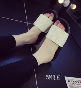 Женские блестящие тапочки фото