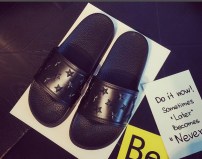 Однотонные тапочки со звездами фото