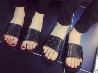 Однотонные тапочки со звездами фото