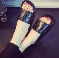 Однотонные тапочки со звездами фото